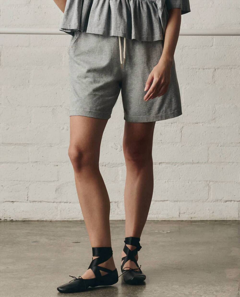 NEW THE GREAT. relaxed sport short in heather grey